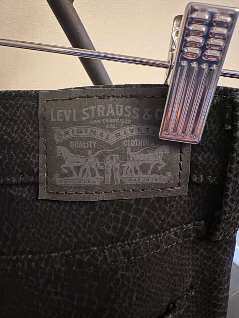 Levi's Women's high rise Super Skinny Jeans in Black/Grey Snakeskin print